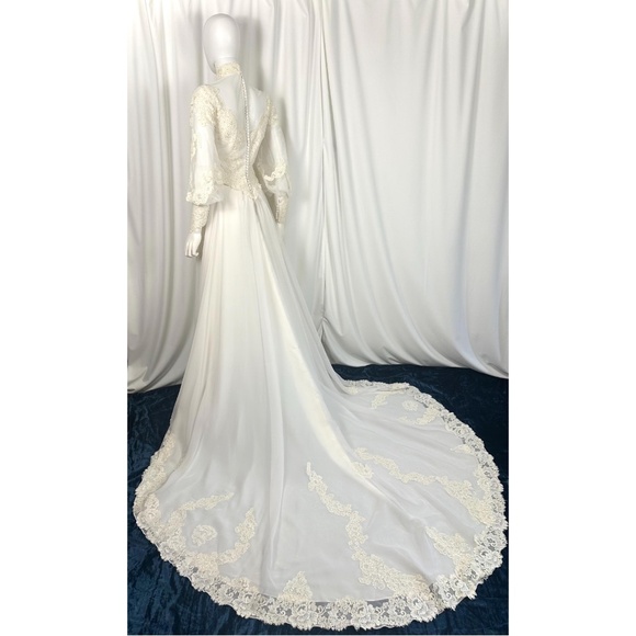 Vintage 1970’s 1980’s Ivory + Cream Lace Mock Neck Wedding Dress • Mesh • XS/S - Picture 6 of 10